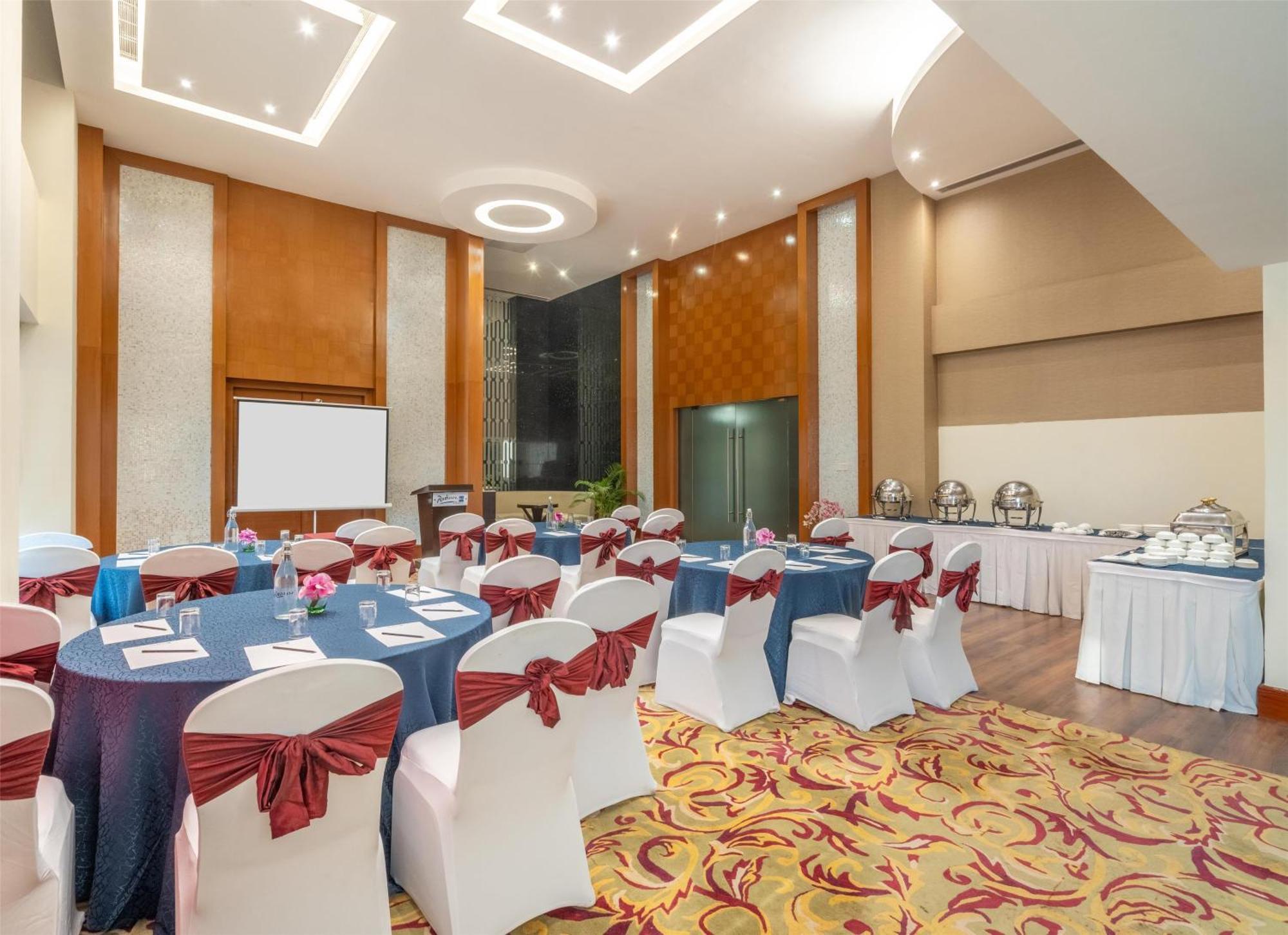 Radisson Blu Hotel Rudrapur Extérieur photo