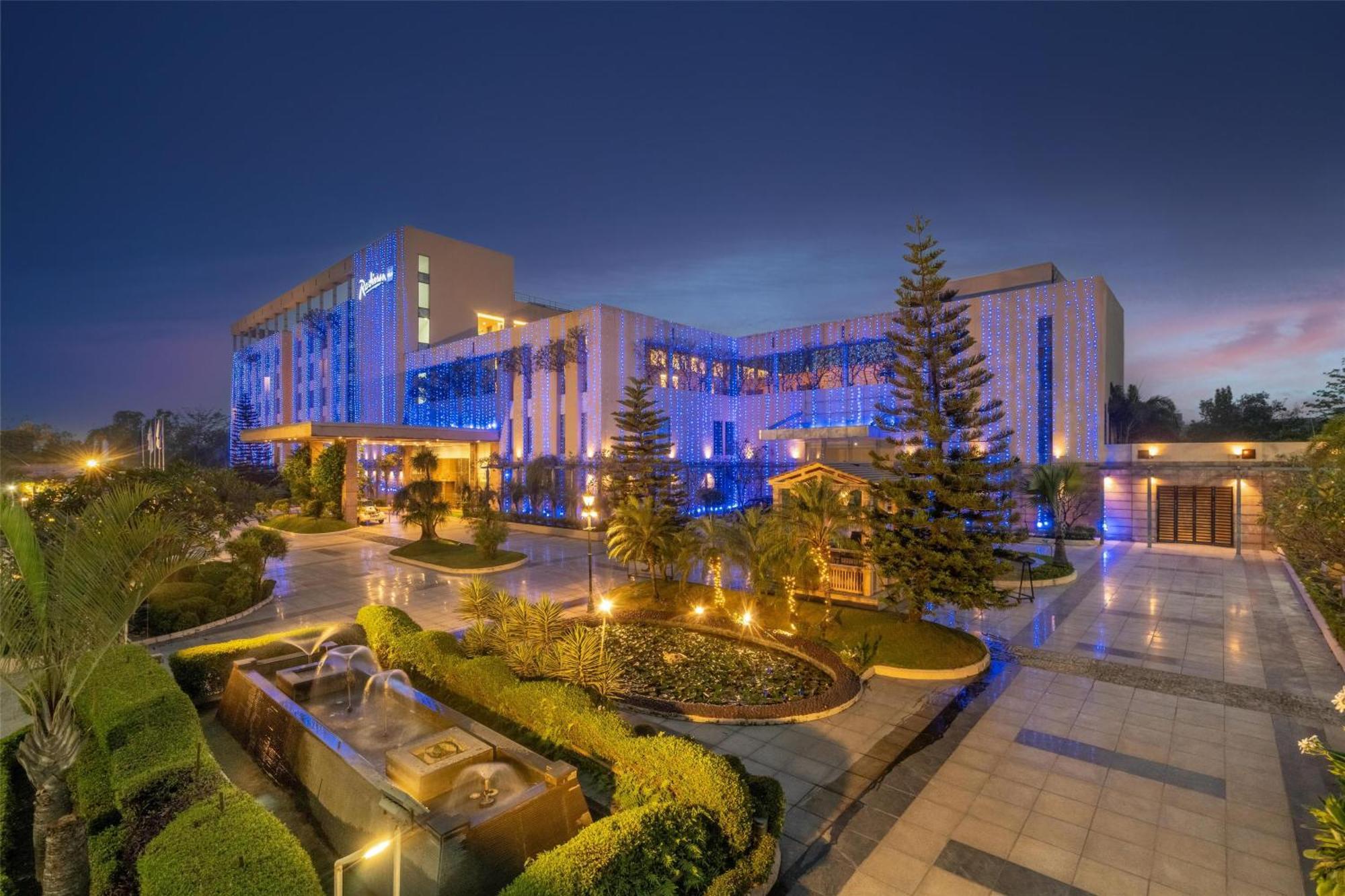 Radisson Blu Hotel Rudrapur Extérieur photo