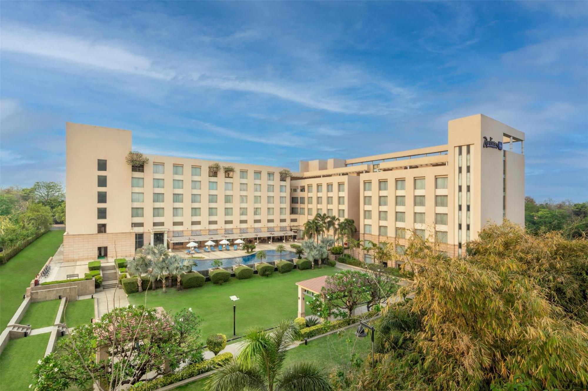 Radisson Blu Hotel Rudrapur Extérieur photo